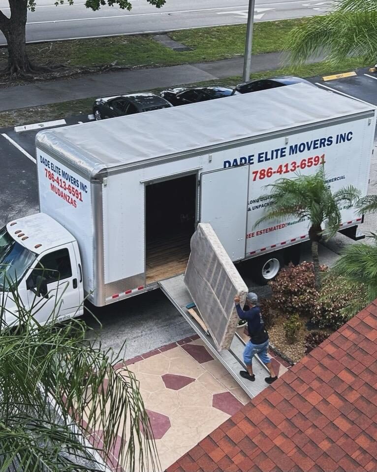 Camión Dade Elite Movers Inc